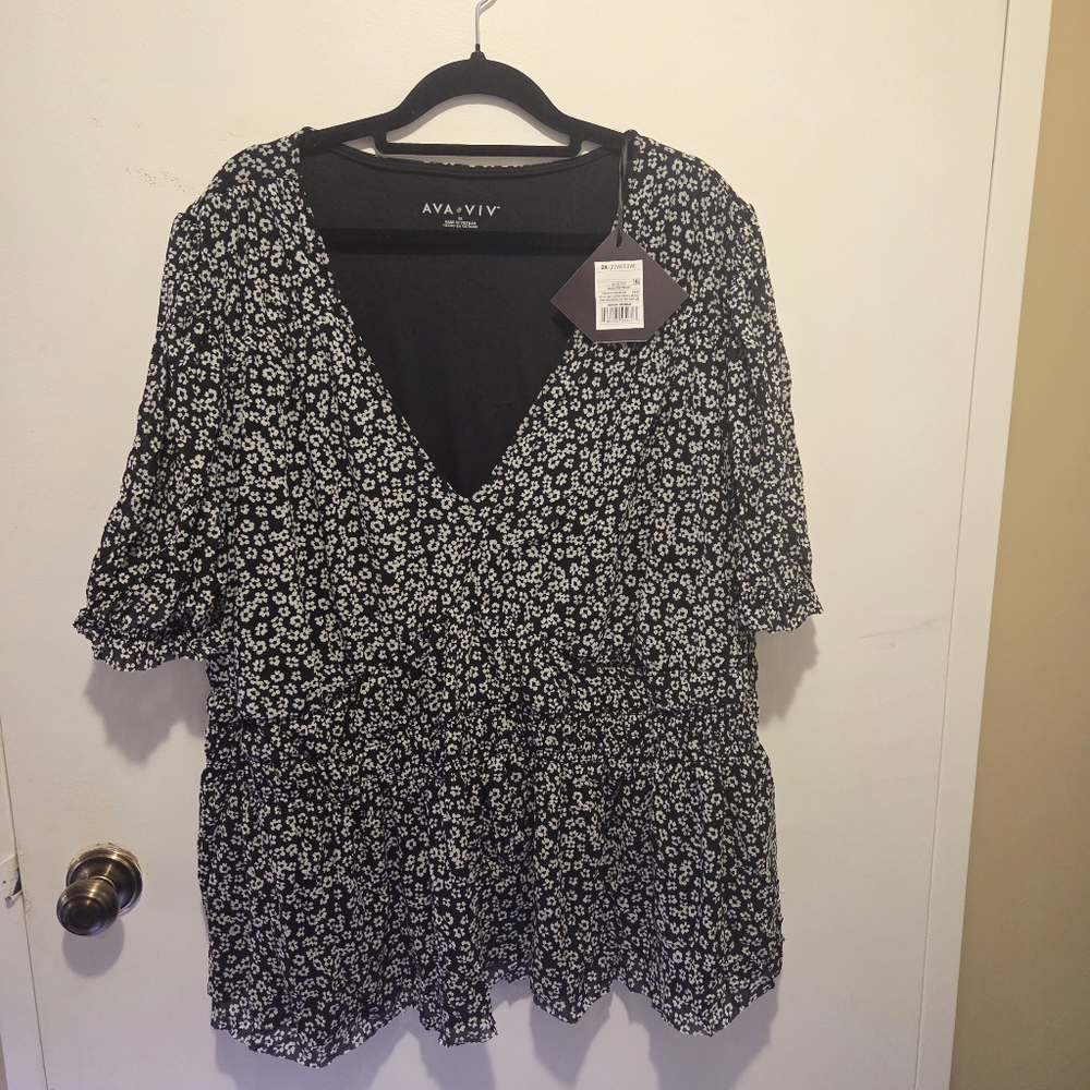 Ava & Viv Black Floral V-Neck Peplum Blouse